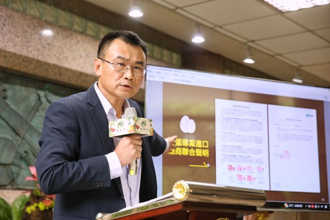 农业部6日举行「紧急专案进口鸡蛋是解决缺蛋问题 不要再抹黑」说明记者会，部长陈吉仲（见图）在会上表示，将会对前立委邱毅及议员徐巧芯提告。（杜宜谙摄）