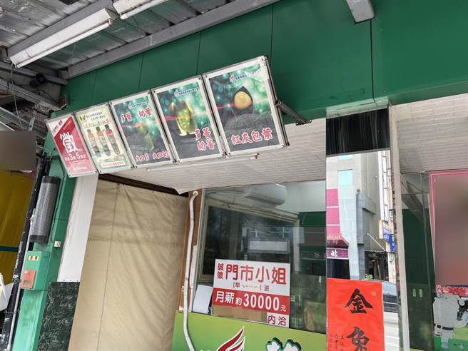 台中市刑大查获廖姓槟榔摊老板种植大麻，依违反《毒品危害防制条例》将他送办。（民眾提供／陈淑芬台中传真）