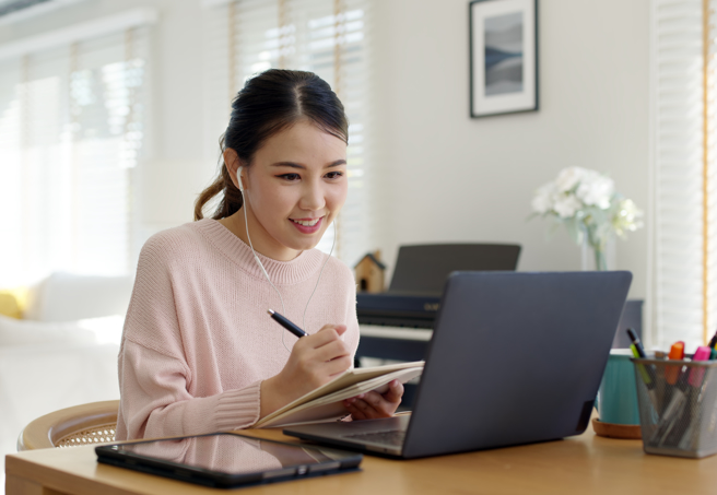 双子、天秤及水瓶热衷于学习，抱持 「活到老，学到老」的精神，不容易被时代淘汰。(示意图/达志影像)