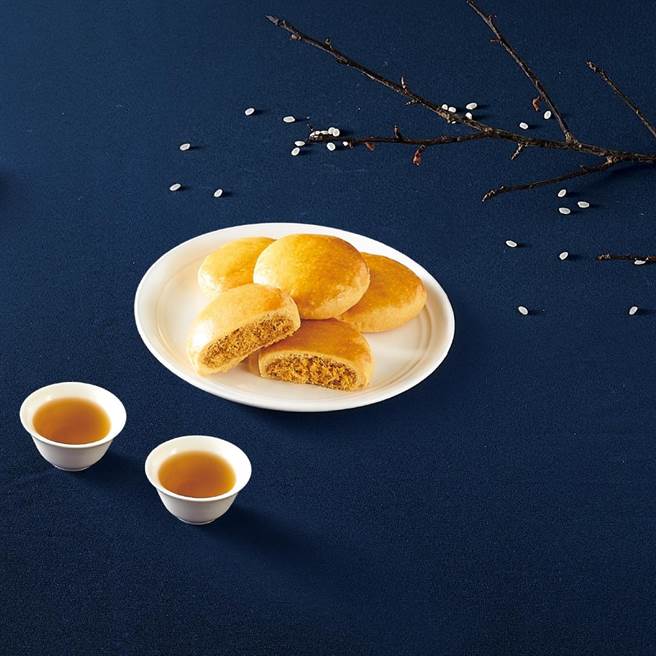 摩斯汉堡顺应中秋推「法式肉松饼礼盒」，450元。（摩斯汉堡提供／朱世凯台北传真）