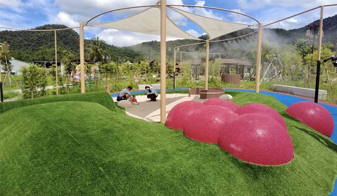 埔里镇福兴温泉的亲子共融公园完工后试营运不到1个月，惊传有小朋友受伤。（民眾提供／杨静茹南投传真）