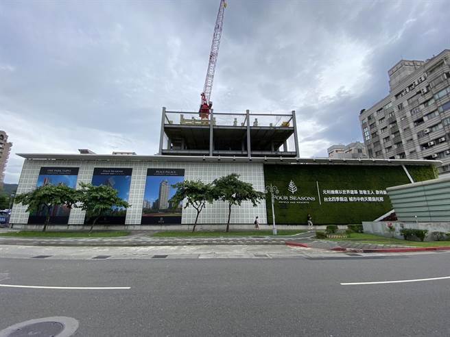 为提升建筑执照核发效率，台北市都发局建管处于今年8月1日开始实施「台北市建筑执照审查提升服务执行计画」。示意图。(黄敬文翻摄)