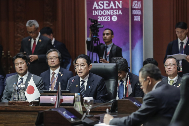 日本首相岸田文雄今天出席日中韩与东南亚国家协会（ASEAN）峰会。（图／美联社）