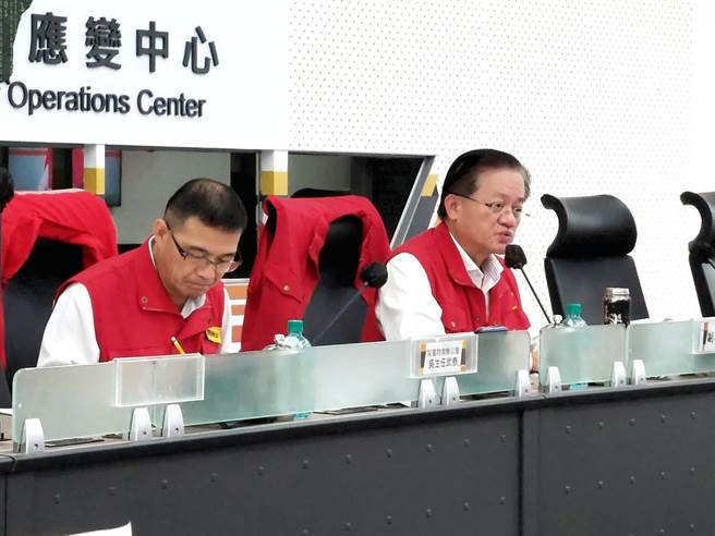 中央灾害应变中心举行海葵颱风第14次工作会报，宣布会议后应变中心撤除。（消防署提供）