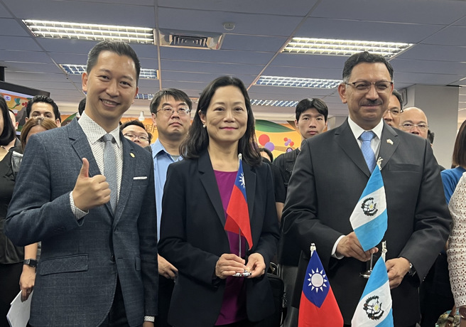 驻西班牙代表张俊菲（图中）。（中央社）