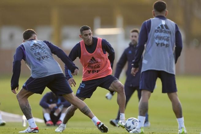 阿根廷球员在2026世足资格赛前练习。（美联社资料照）