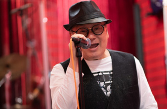 69歲男歌手力挺李玟 再爆《好聲音》簽約黑幕 