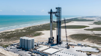 SpaceX星艦-超重型火箭組裝完成 等待FAA發射許可