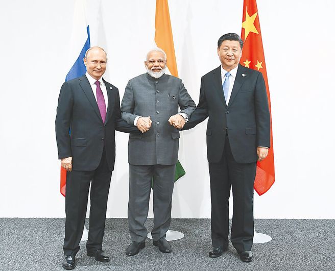 习近平将缺席G20峰会 白宫仍期待高层对话。图为2019年6月28日，习近平出席中俄印领导人会晤。（新华社）