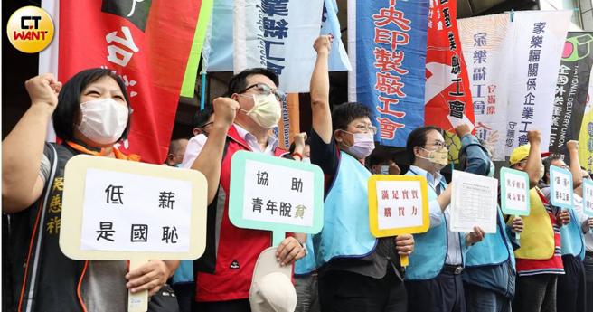 《山道猴子的一生》网路影片除了说出车圈文化以外，也道出年轻人低薪、高工时的人生悲歌。（图／周志龙摄）