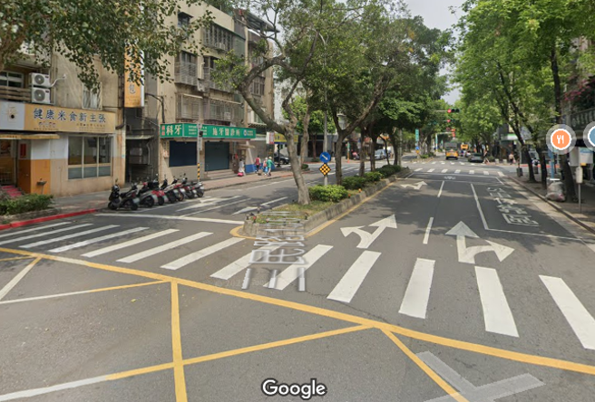男子好奇民生社区和天母相比哪个厉害。（图／翻摄自Google Map）