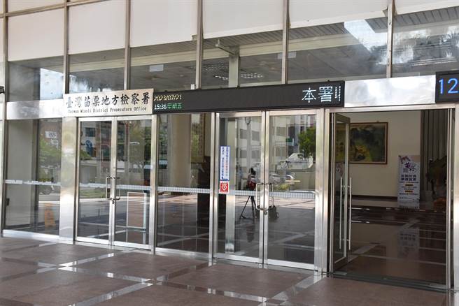 苗栗地检署查办后龙镇南龙里长补选涉嫌买票案。（谢明俊摄）