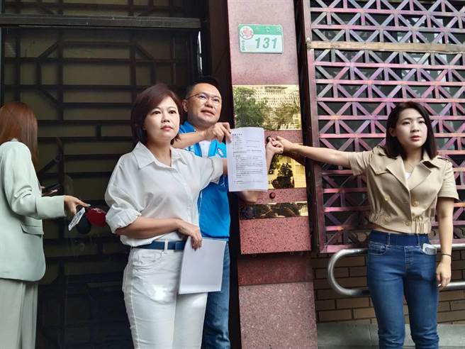 台北市議員徐巧芯、張斯綱、游淑慧到北檢告農業部長陳吉仲圖利（陳志賢攝）