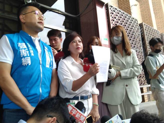 台北市議員徐巧芯、張斯綱、游淑慧到北檢告農業部長陳吉仲圖利（陳志賢攝）