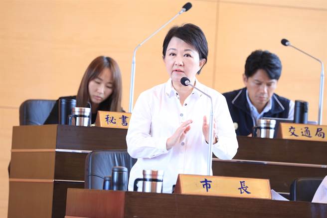 國民黨總統參選人侯友宜日前宣布若當選總統，65歲以上老人排富全額補助健保，引發各界討論，台中市長盧秀燕今天首度表態，支持侯友宜的政策。（張亦惠攝）