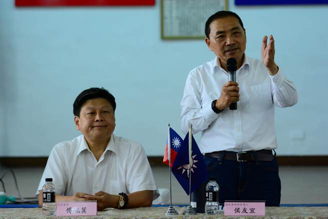 侯友宜到花莲与党员互动与傅昆萁同框。（王志伟摄）