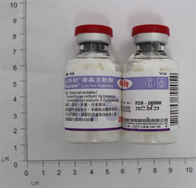 用於治療多菌種感染的複方抗生素「必斯袒凍晶注射劑」，遭醫院發現混入1.6公分長的玻璃碎片，廠商主動通報回收同批號622支。（食藥署提供）