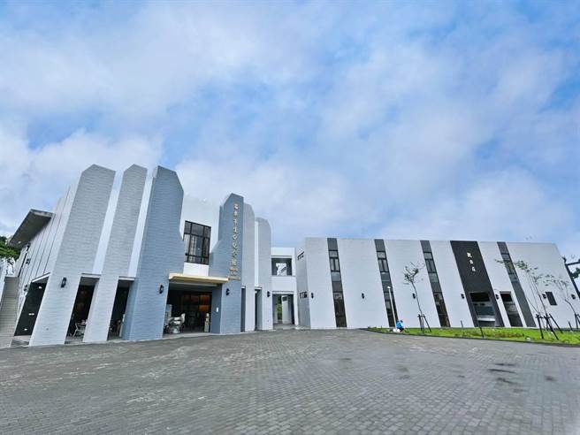 苗栗市生命纪念园区纳骨堂为苗市公所增加近4千万元收入。（李京升摄）