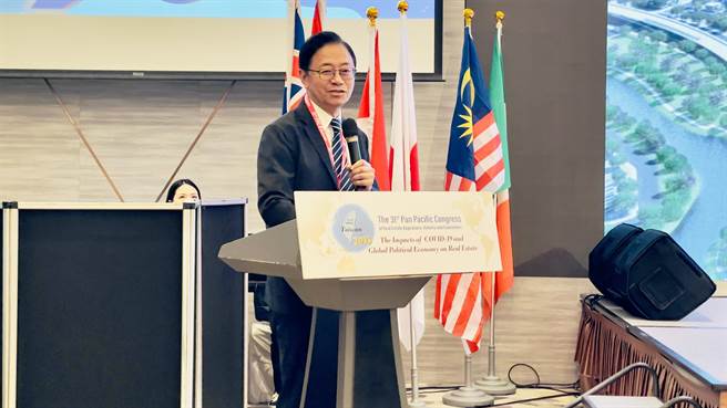 桃园市长张善政今日在研讨会上针对多个面向报告桃园未来的城市发展愿景。（吕健豪摄）