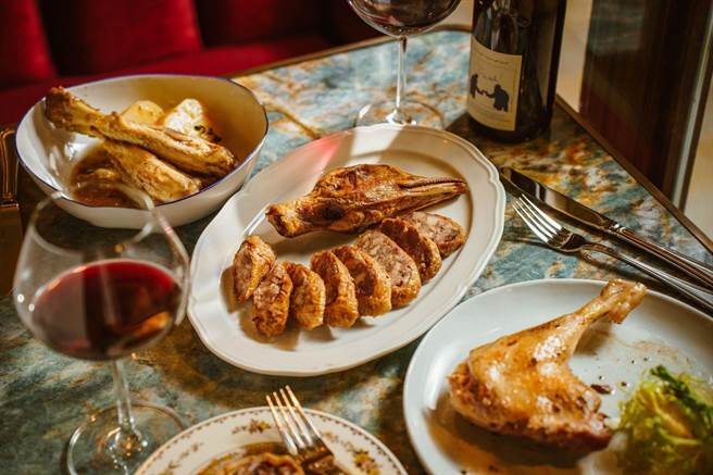 Gras以法国传统料理搭配自然酒为题，让餐饮呈现质感典雅路线。（Gras提供／朱世凯台北传真）