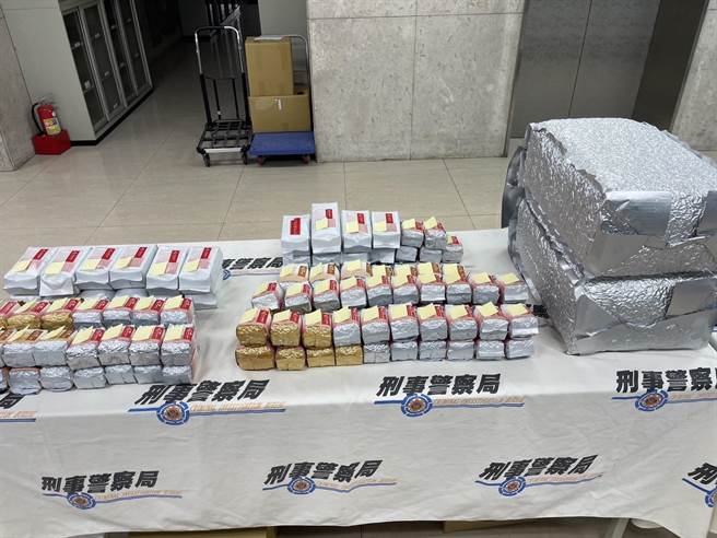 刑事局偵破兩起以越南茶混充台灣茶的案件，查扣大批境外茶葉。（林郁平攝）