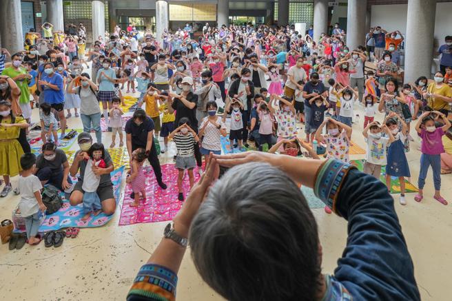 在胖叔叔的重新诠释下，经典故事不仅启发孩子无限的创意，更引领他们思考文化与寓意的深层意义。（图片来源：高雄市文化局提供）
