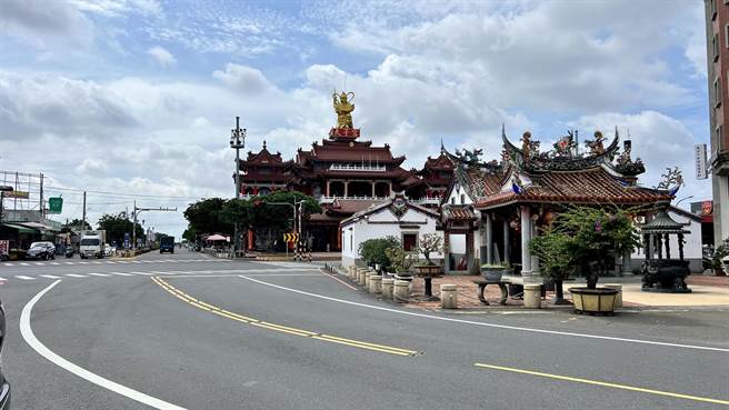 由于附近路口为人、车流匯集之处，容易发生事故。（张毓翎摄）