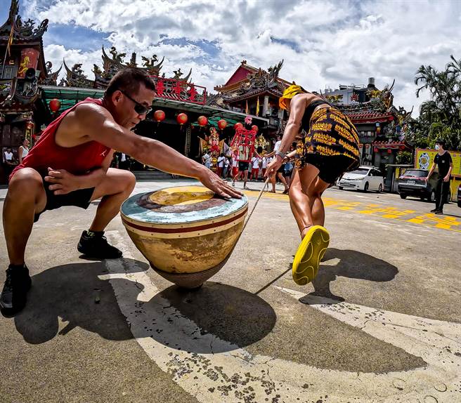 大溪普济堂陀螺(马来西亚创作者 Camy Lai）。