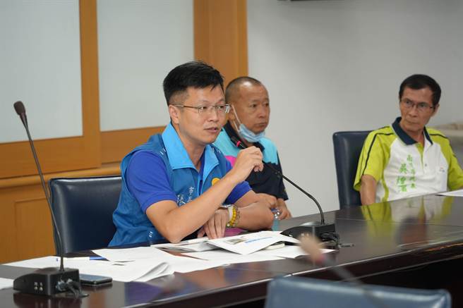 南投市长张嘉哲说，预计路边停车格每小时收费20元，收费时段从上午8时至晚间8时。（南投市公所提供／杨静茹南投传真）