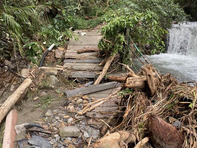 埔里镇着名景点观音瀑布因落石而封闭1年多，县府将纳入地方意见进行规画，最快11月底发包施工。（南投县政府提供／杨静茹南投传真）