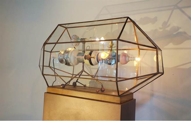 拉嚞稜索的作品多利用現成物連結記憶並創造出新的意象。（采泥藝術提供／李怡芸台北傳真）