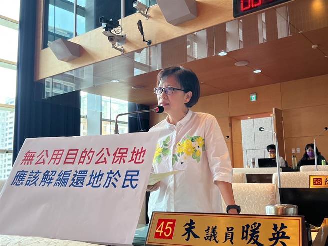台中市议员朱暖英呼吁市府，土地解编要有进度，不要让民眾等到心累。（朱暖英提供／张亦惠台中传真）