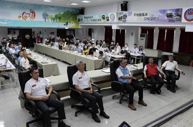 行政院2023年灾害防救业务联合访评今日于金门县消防局登场，督导县府各项灾防工作执行成果。(图／金门县消防局提供)