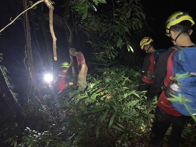 黄姓男子到新竹县五指山採竹笋却迷路，黄男太太向消防队报案请求协助。（新竹县消防局提供／邱立雅竹县传真）