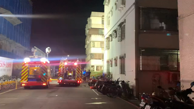 7日晚间台北市中山区大直街巷内建案都更重建海砂屋，造成附近房屋倾斜，影响25户。（台北市议员陈怡君提供／刘彦宜台北传真）