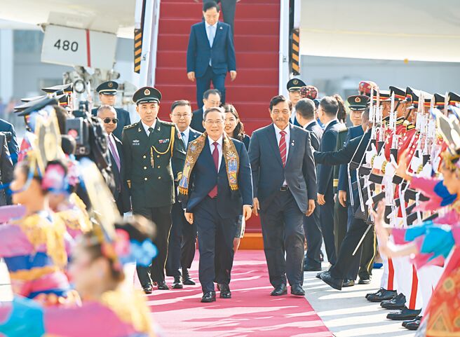 2023年9月5日，中国国务院总理李强抵达雅加达出席东亚合作领导人系列会议，并对印尼进行正式访问。（新华社）