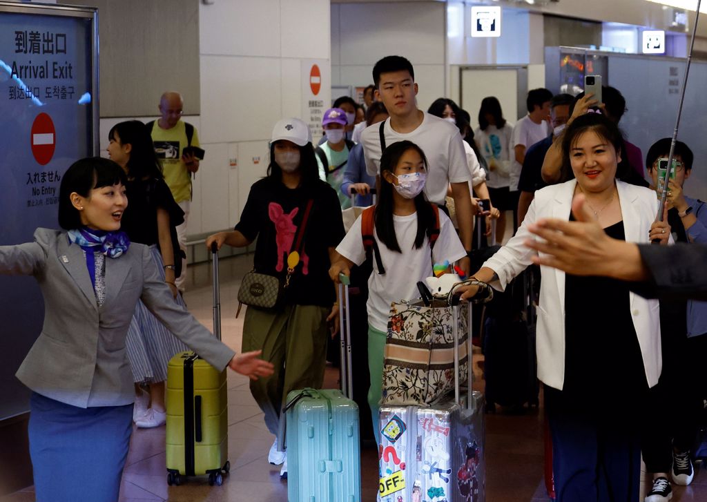 日本羽田机场在8月23日迎接疫情后首批陆客团。（路透）(photo:ChinaTimes)