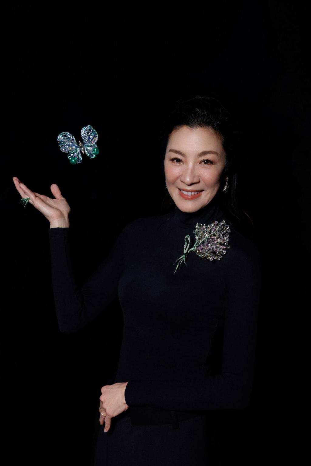 楊紫瓊拿下雙影后後，首度次在亞洲公開亮相，受邀出席CINDY CHAO在上海的珠寶展。（CINDY CHAO提供