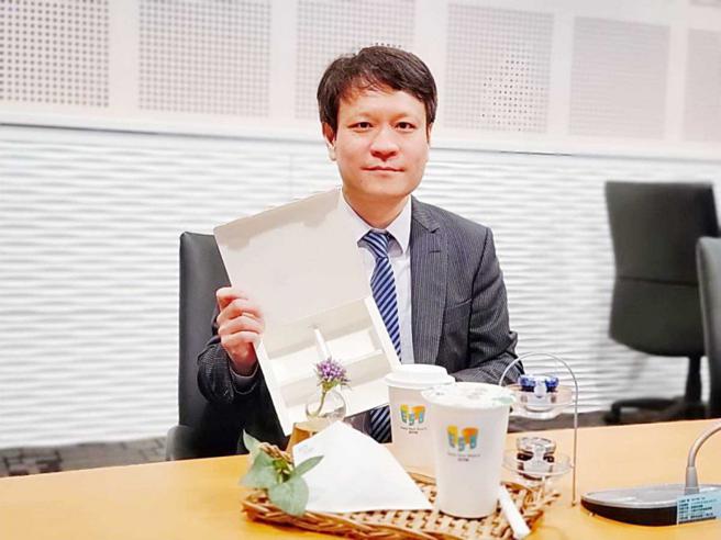华纸与早餐联盟合作推动全纸回收容器，华纸纤维材料事业部总经理陈瑞和表示，估计每天可省下15吨二氧化碳排放。（图／报系资料照）