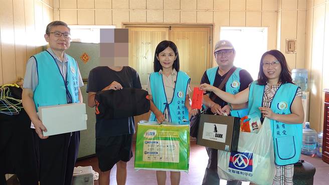 执行署嘉义分署长柯怡伶带领同仁前往关怀慰问，并勉励少年认真向学。（执行署嘉义分署提供∕吕妍庭嘉义传真）