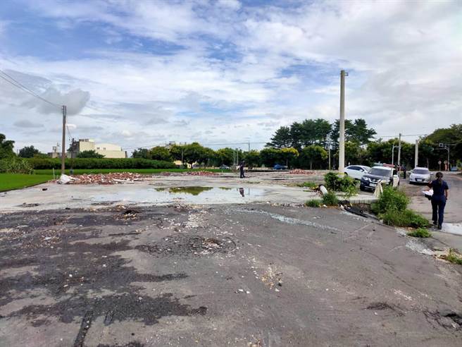 彰化县溪湖镇凤凰会馆曾是移工的饮欢唱聚会地点，因违建等缺失被强制拆除夷为平地。（警方提供／孙英哲彰化传真）