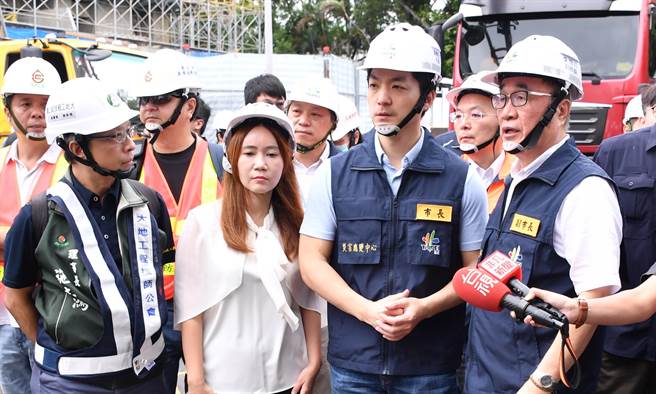 民进党台北市议员陈怡君表示，当地民眾一开始都很相信台北市政府与建商，但最后都相当失望，认为是官商勾结。陈怡君也呼吁北市府与建商一定要做好后续安置以及相关赔偿事宜。（台北市政府提供／丁上程台北传真）