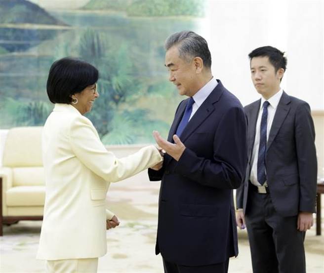 中共中央外办主任王毅在北京会见，委内瑞拉副总统罗德里格。（摘自大陆外交部官网）