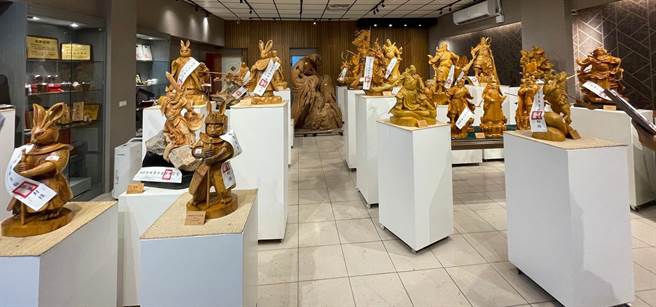 诈骗所得开艺品店，精美木雕遭法拍，藏家蓄势待发。(行政执行署提供)