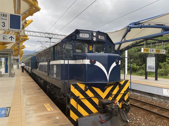 蓝皮解忧号。(台铁提供／简立欣台北传真)