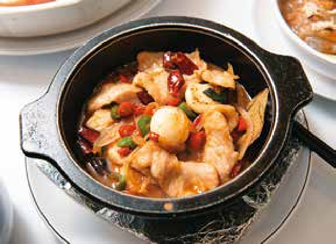 「乾锅松阪肉」鲜辣爽口、肉质外脆内嫩。（摄影／李智为）