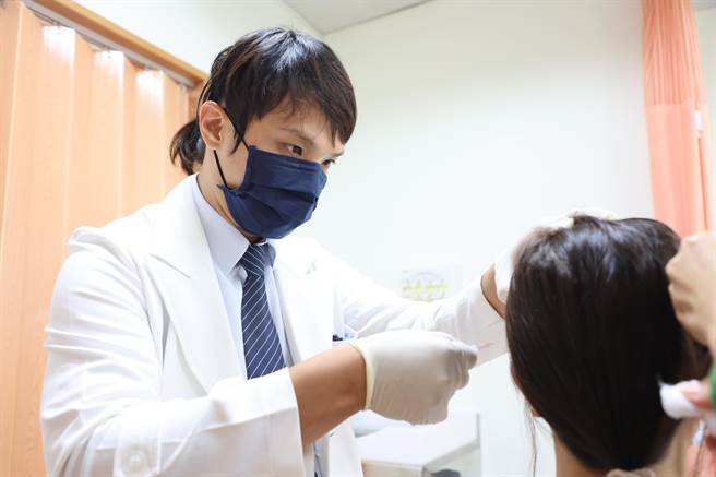 潘女士于今年4月底第一次施打肉毒杆菌，之后头痛频率与疼痛程度皆明显降低。(慈济医院提供／王志伟花莲传真）