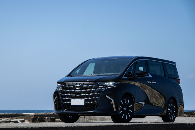 一位男子大讚阿法雖然售價高達315萬元，但是CP值高、甚至物超所值。（示意圖／資料照）