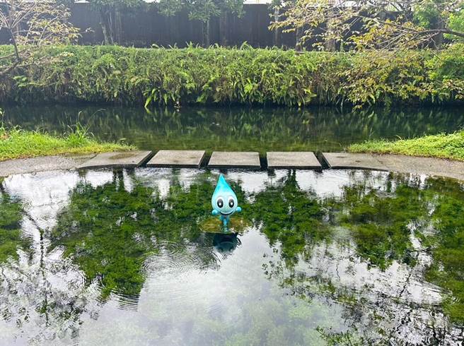 行政院工程会主委吴泽成今日也亲自率团参访宜兰深沟水源生态园区，实地了解伏流水的特性和运用。（黄婉婷摄）