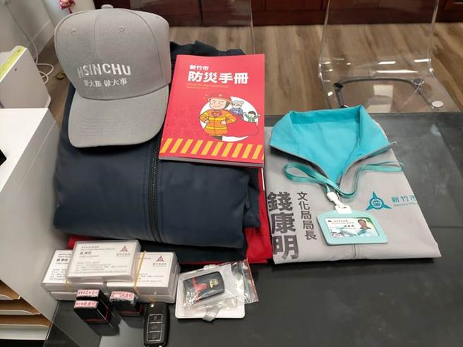 新竹市文化局长钱康明即将在11日去职，今再度在脸书上贴出照片，并留下他「梦到」自己挡人财路等意味深长的37字。（取自钱康明脸书）